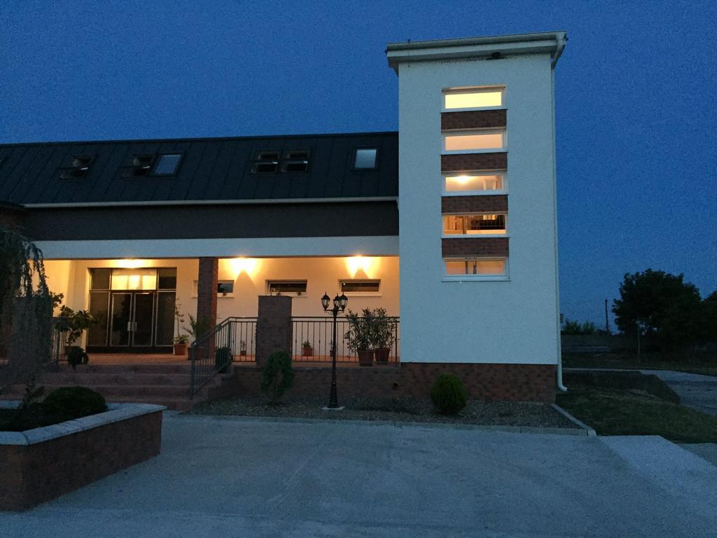Guest House Hodus Vydrany Esterno foto