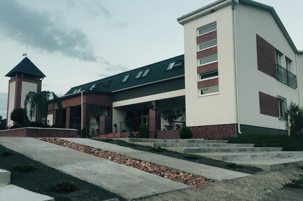 Guest House Hodus Vydrany Esterno foto